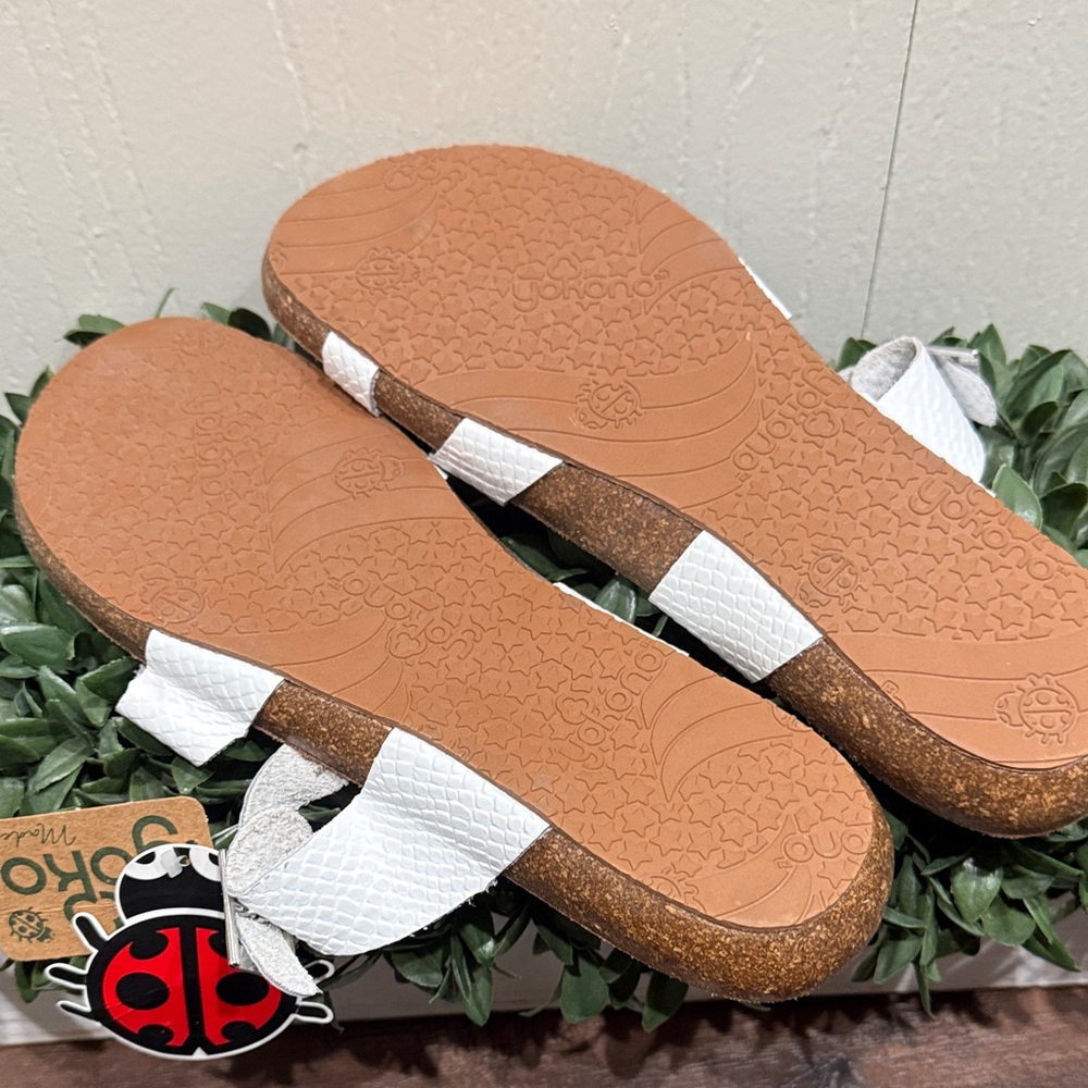 Yokono White Textured Style  Women's Sandals With Buckle NWT Size 9.5 - Picture 7 of 7